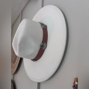 Southwestern Medallion Hat Cream Neutral Leather Band NWOT Nordstrom Rack